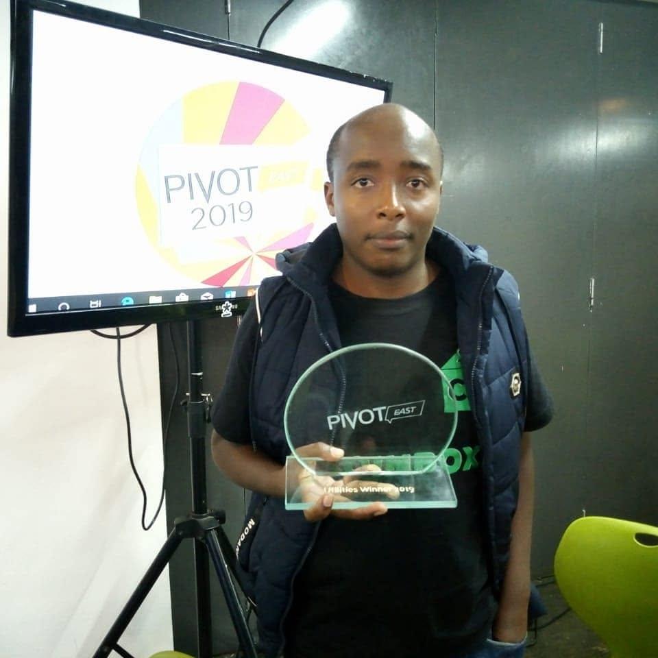 Graph Technologies team member accepting a Pivot East award